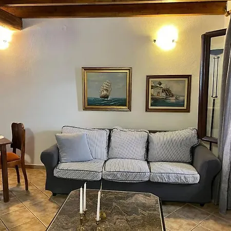 Argi's House Daire İskados